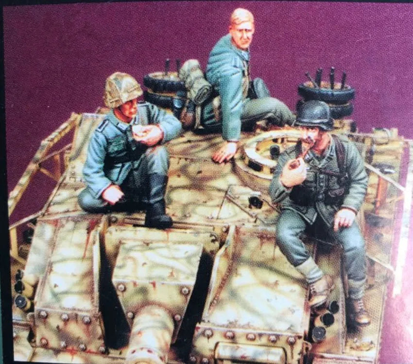 1/35 WWII German Panzer Tank Crew, 4 Figures, Resin Model Figure Kit, Unassembled and Unpainted