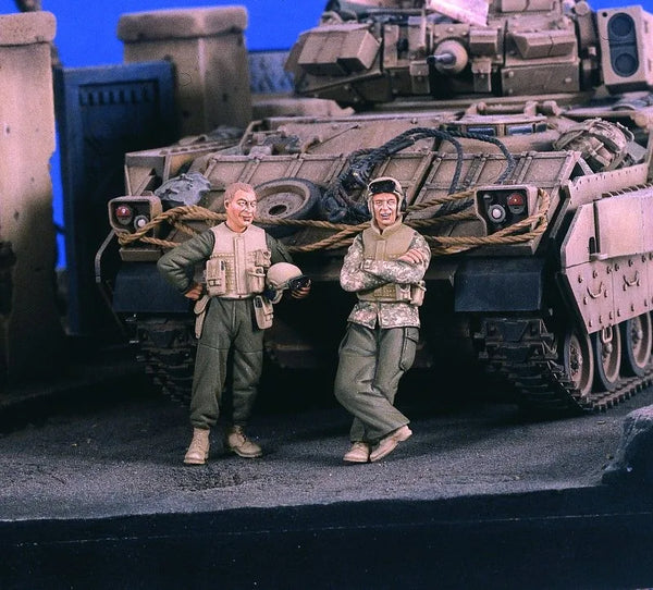 1/35 Modern US Tank Crew, 2 Figures, Resin Model Figure Kit, Unassembled and Unpainted