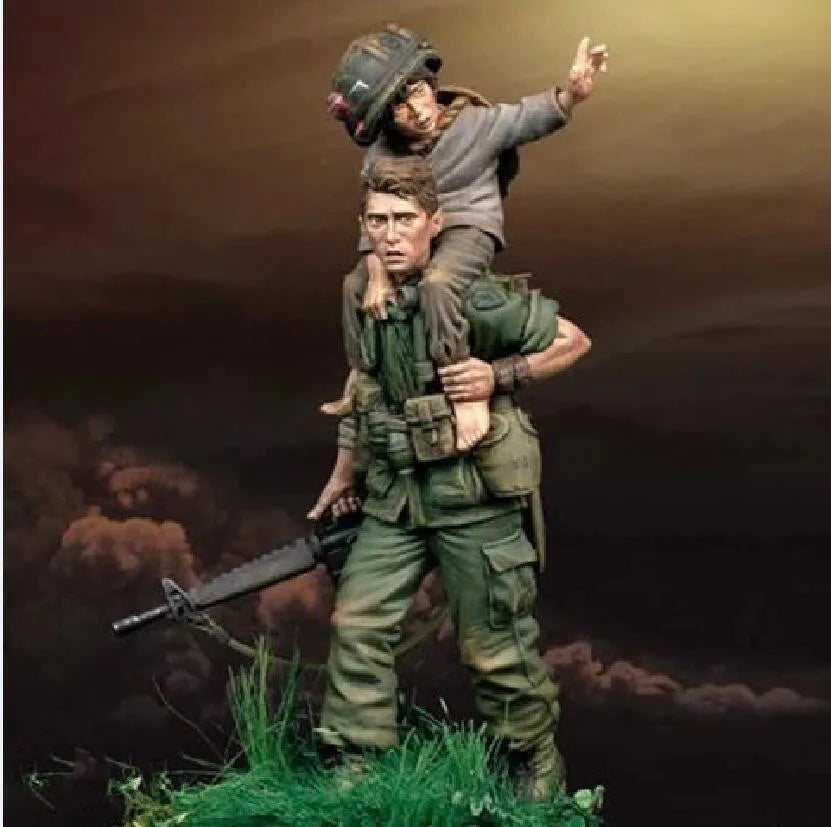 1/24 WWII US Army Soldiers, 2 Figures, Resin Model Figure Kit, Unassembled and Unpainted