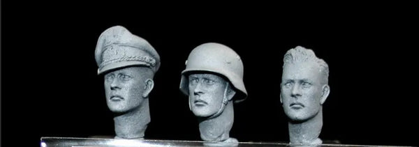 1/16 WWI German Soldier Busts Pickelhaube Stahlhelm, Resin Model Figure Kit, Unassembled and Unpainted