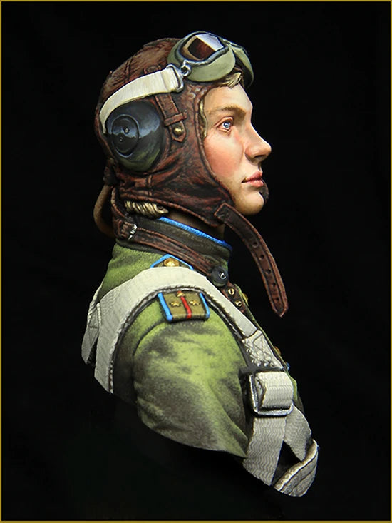 1/10 WWII Night Witches Soviet Pilot, Resin Model Bust Kit, Unassembled and Unpainted