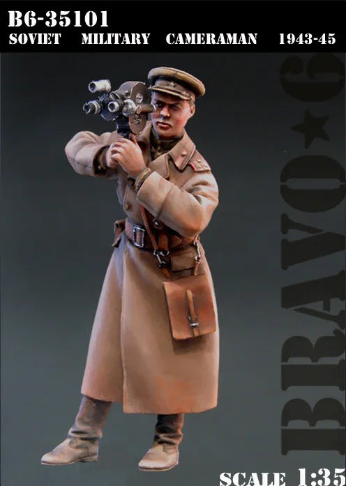 1/35 WWII Soviet Military Cameraman, Resin Model Figure Kit, Unassembled and Unpainted