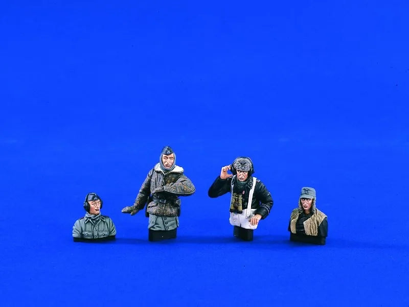 1/35 WWII German Panzer Crew in Winter Uniforms, 4 Figures, Resin Model Figure Kit, Unassembled and Unpainted