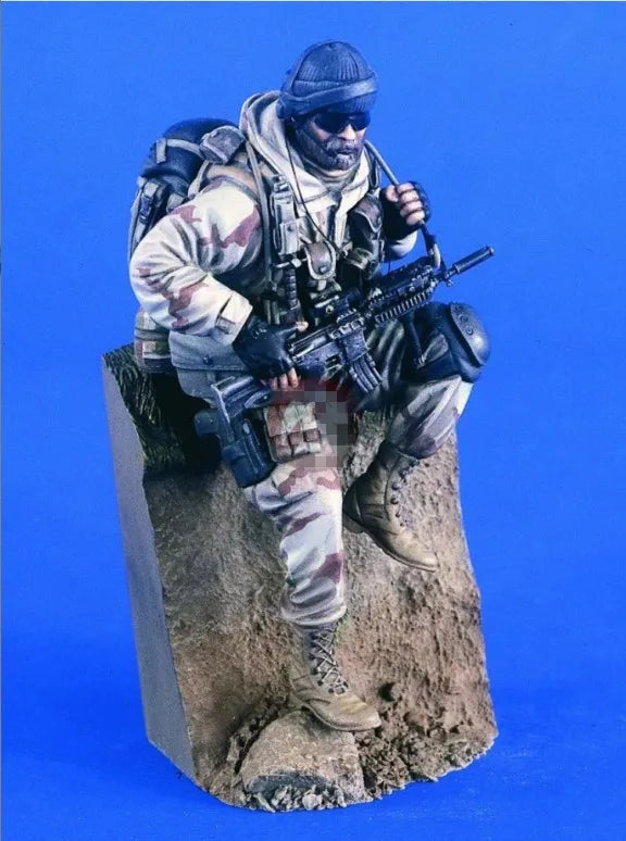 1/16 Modern Tactical Operator in Baseball Cap with Rifle, Resin Model Figure Kit, Unassembled and Unpainted