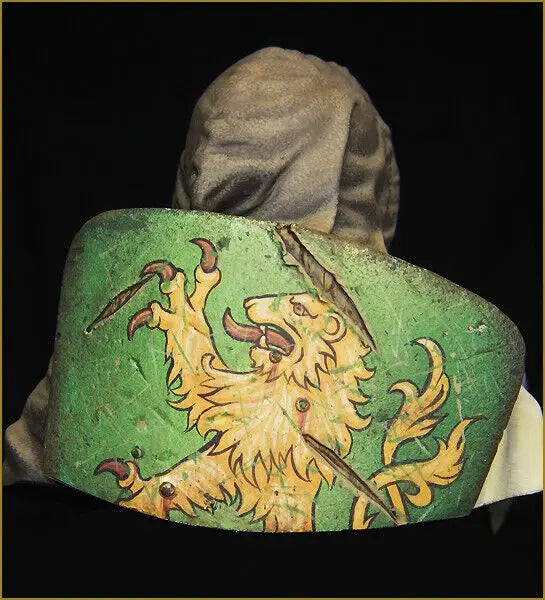 1/10 Hooded Warrior with Golden Lion Heraldry, Resin Model Bust Kit, Fantasy Theme, Unassembled and Unpainted