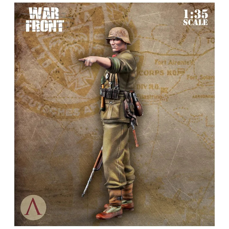 1/35 WWII German Soldier Pointing Forward, Resin Model Figure Kit, Unassembled and Unpainted