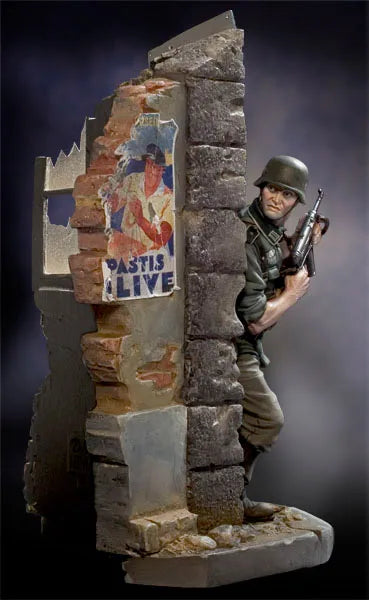 90mm WWII German Soldier, Resin Model Figure Kit, Unassembled and Unpainted