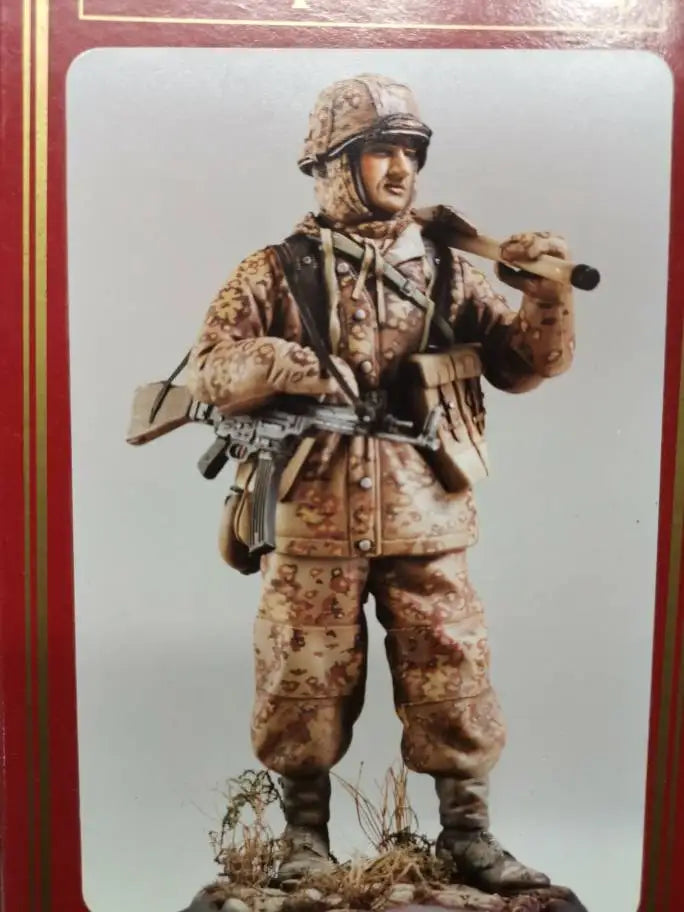 1/16 Modern Desert Soldier, Resin Model Figure Kit, Unassembled and Unpainted