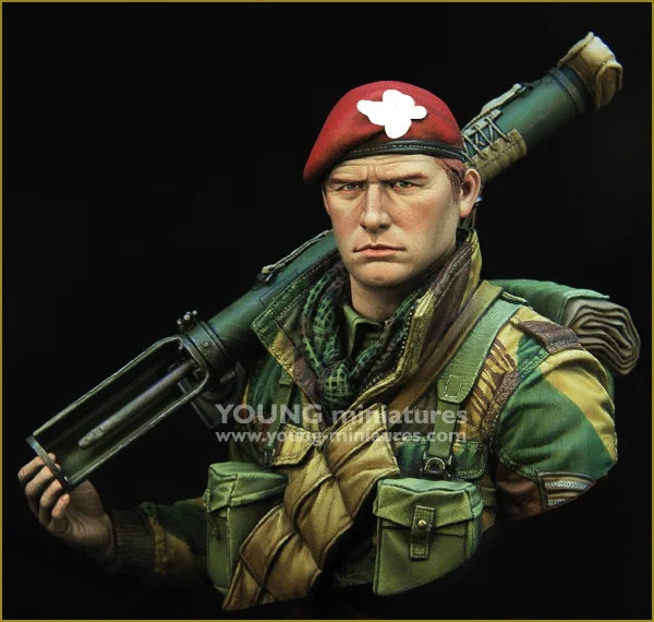 1/10 WWII British Airborne PIAT, Resin Model Bust Kit, Unassembled and Unpainted