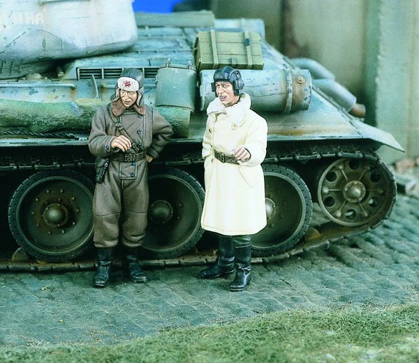 1/35 WWII Soviet Tank with Troops, 2 Figures, Resin Model Vehicle Kit, Unassembled and Unpainted