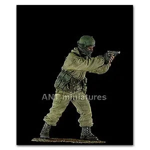 1/35 Modern Russian Soldier Advancing with Arm Raised, Resin Model Figure Kit, Unassembled and Unpainted