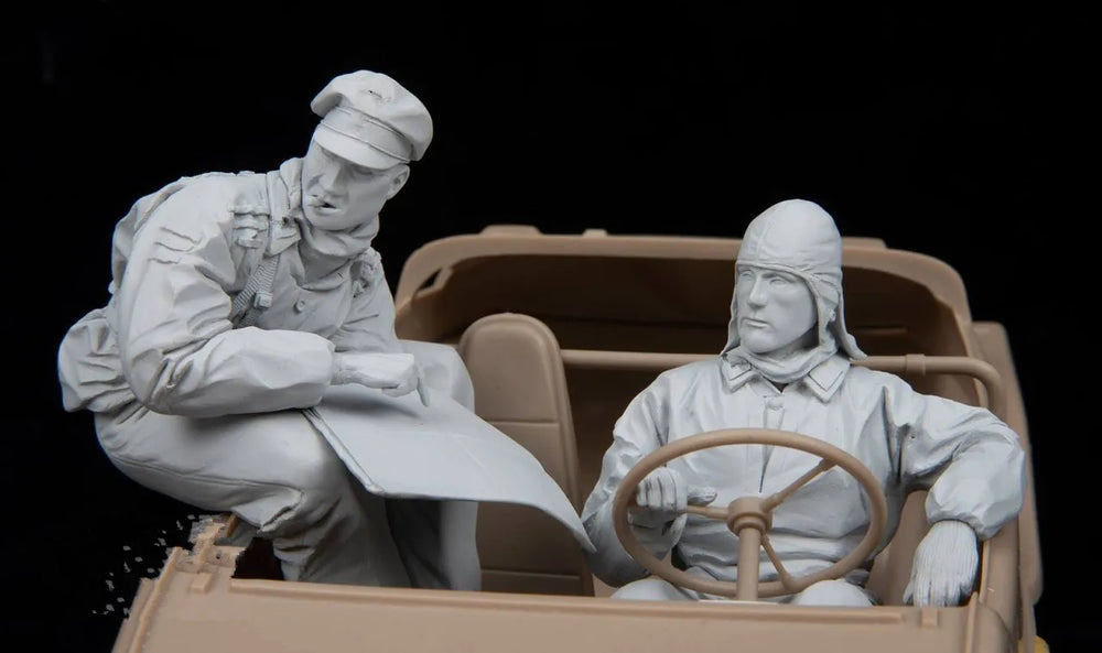 1/16 WWII Military Boat Scene, 2 Figures, Resin Model Diorama Kit, Unassembled and Unpainted
