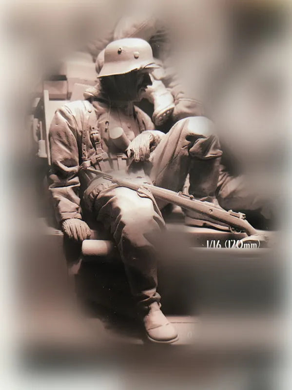 1/16 WWI British Infantryman Resting, Resin Model Figure Kit, Unassembled and Unpainted