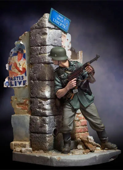 90mm WWII German Soldier, Resin Model Figure Kit, Unassembled and Unpainted