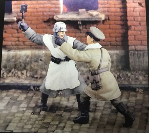 1/35 WWI Russian Infantryman Throwing Grenade, Resin Model Figure Kit, Unassembled and Unpainted