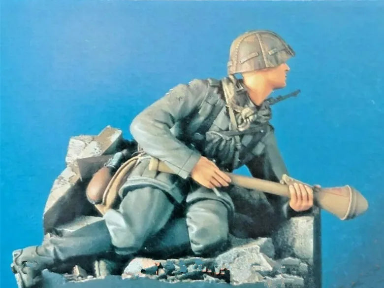 1/16 WWII German Engineer with Demolition Charge, Resin Model Figure Kit, Unassembled and Unpainted