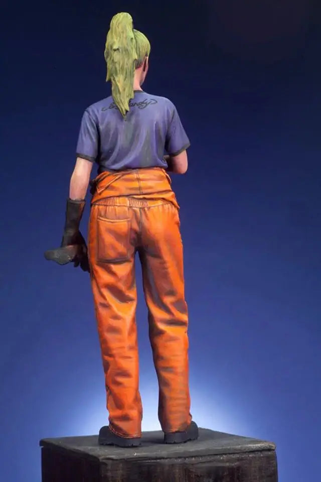 1/20 Blonde Female Mechanic in Orange Cargo Pants, Resin Model Figure Kit, Sci-Fi Theme, Unassembled and Unpainted