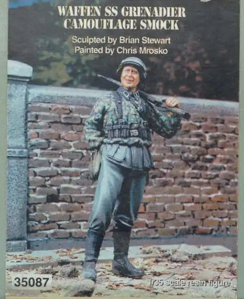 1/35 WWII German Grenadier in Camouflage Smock, Resin Model Figure Kit, Unassembled and Unpainted
