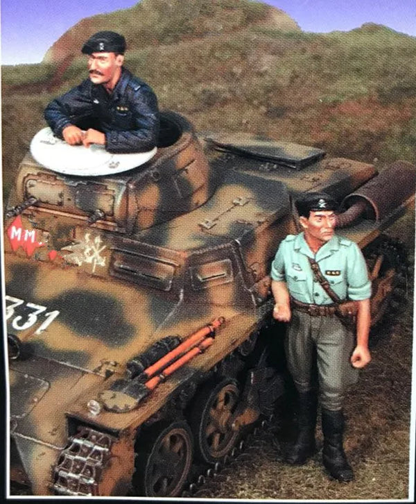 1/35 WWII German Tank Commander with Binoculars, Resin Model Figure Kit, Unassembled and Unpainted