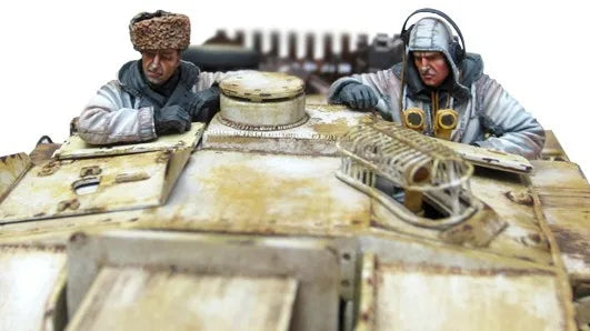 1/35 WWII German Panzer Crew in Tank Interior, 2 Figures, Resin Model Figure Kit, Unassembled and Unpainted