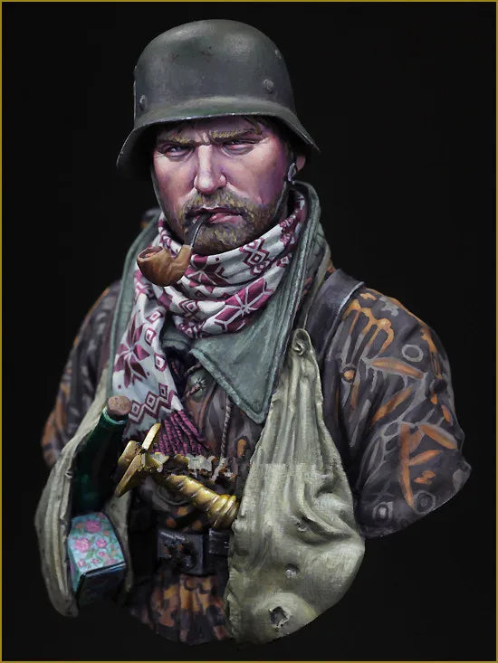 1/10 WWII German Infantryman with Pickelhaube and Gas Mask, Resin Model Bust Kit, Unassembled and Unpainted
