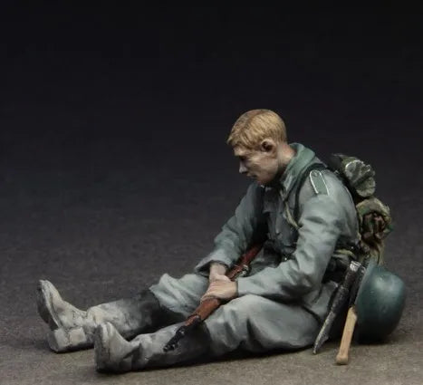 1/35 WWII Soldier, 2 Figures, Resin Model Figure Kit, Unassembled and Unpainted