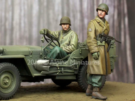 1/35 Modern US NCO & Driver, 2 Figures, Resin Model Figure Kit, Military Theme, Unassembled and Unpainted