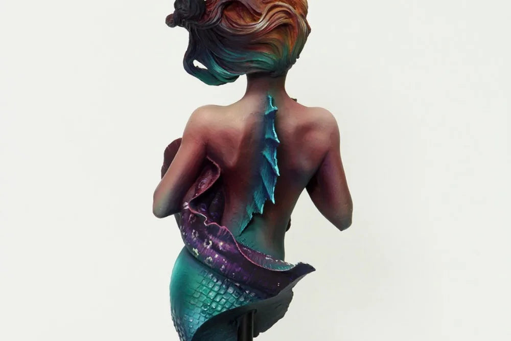 1/10 Mermaid Holding Glowing Fish, Resin Model Bust Kit, Fantasy Theme, Unassembled and Unpainted