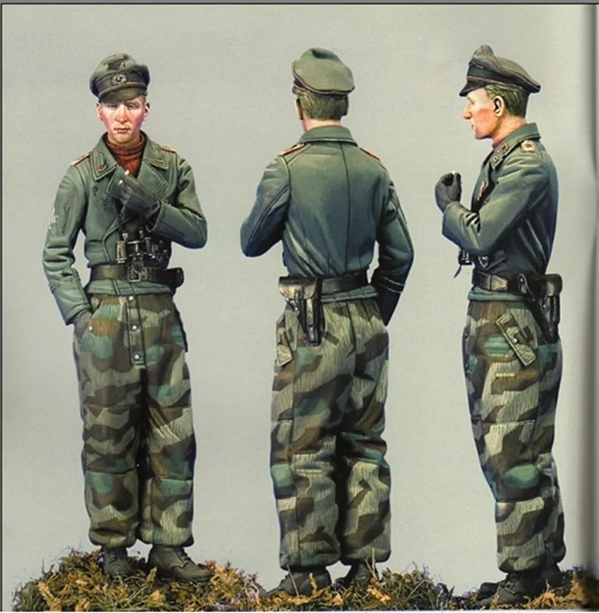 1/16 WWII German Infantry with Officer, 3 Figures, Resin Model Figure Kit, Unassembled and Unpainted