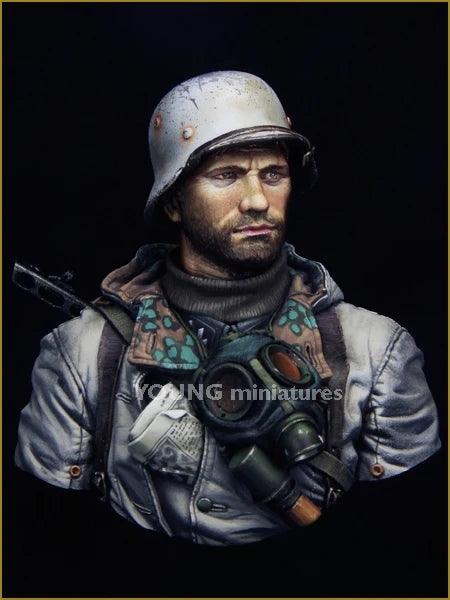 1/10 WWII German Infantry with Rifle and Binoculars, Resin Model Bust Kit, Unassembled and Unpainted
