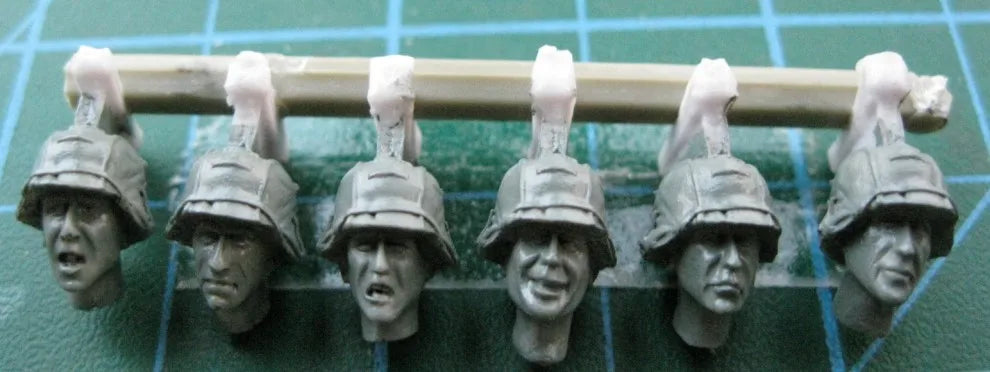 1/35 WWII British Infantry with Bren Gunner, 5 Figures, Resin Model Figure Kit, Unassembled and Unpainted