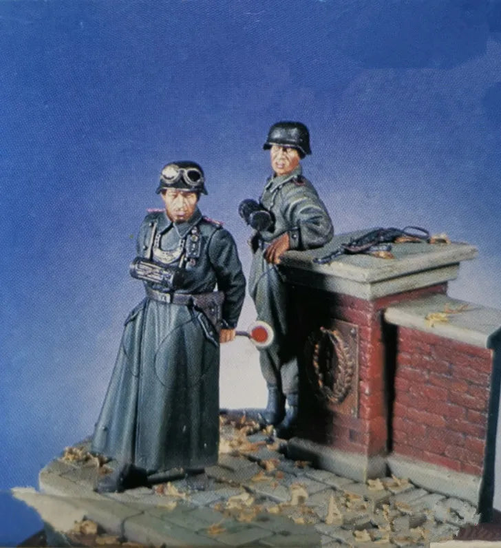 1/35 WWII German Officers at Sandbag Bunker, 2 Figures, Resin Model Figure Kit, Unassembled and Unpainted