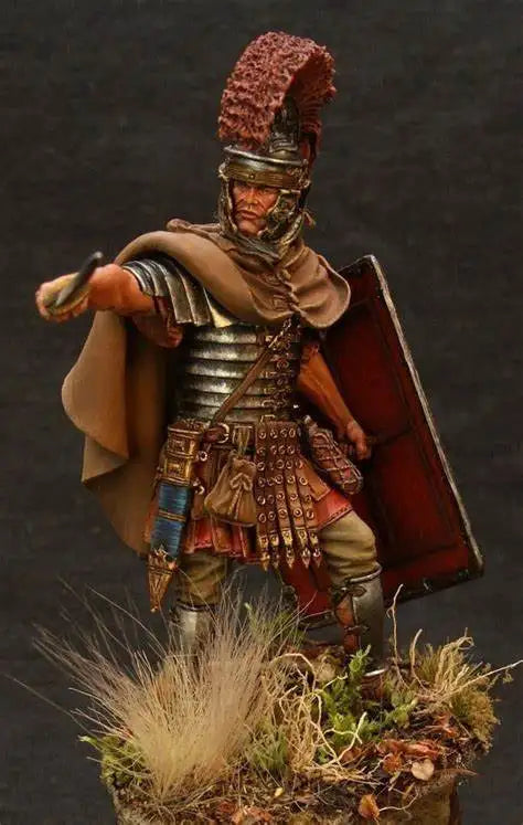 1/24 Ancient Roman Officer in Plumed Helmet and Cloak, Resin Model Figure Kit, Unassembled and Unpainted