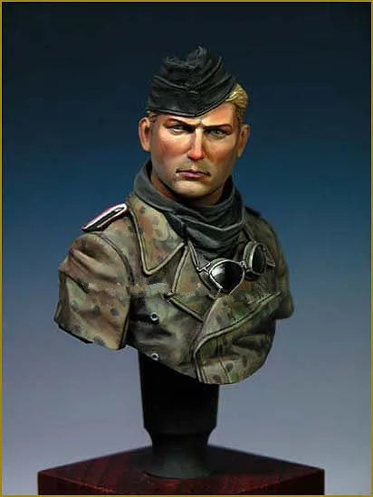 1/10 WWII German Officer in Camouflage Uniform, Resin Model Bust Kit, Anime Theme, Unassembled and Unpainted