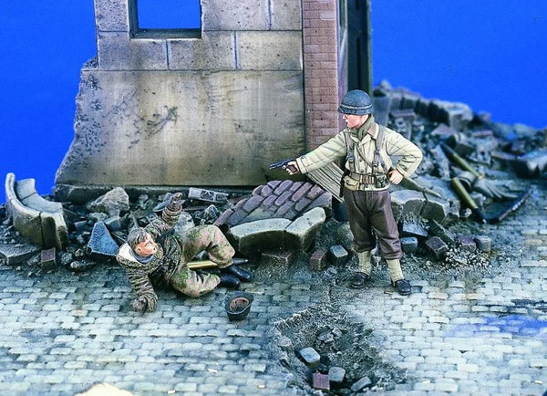 1/35 WWII German Soldiers Urban Combat, 4 Figures, Resin Model Diorama Kit, Unassembled and Unpainted