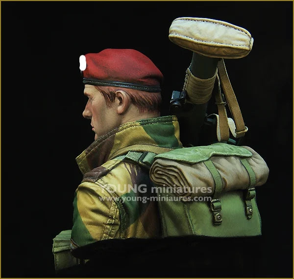 1/10 WWII British Airborne PIAT, Resin Model Bust Kit, Unassembled and Unpainted