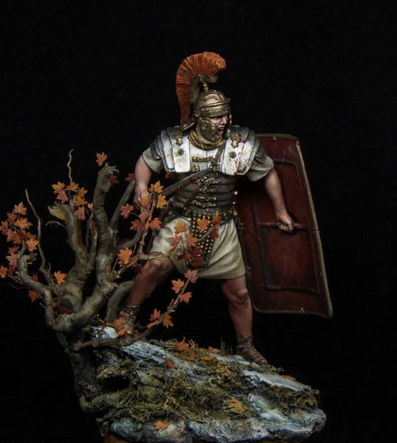 1/24 Ancient Roman Officer with Plumed Helmet and Spear, Resin Model Figure Kit, Unassembled and Unpainted