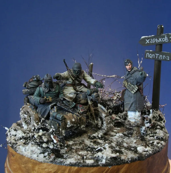 1/35 WWII German Winter Infantry with Motorcycle Team, 6 Figures, Resin Model Figure Kit, Unassembled and Unpainted