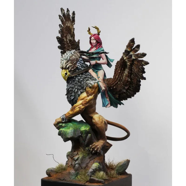 1/24 Female on Winged Creature, Resin Model Figure Kit, Fantasy Theme, Unassembled and Unpainted