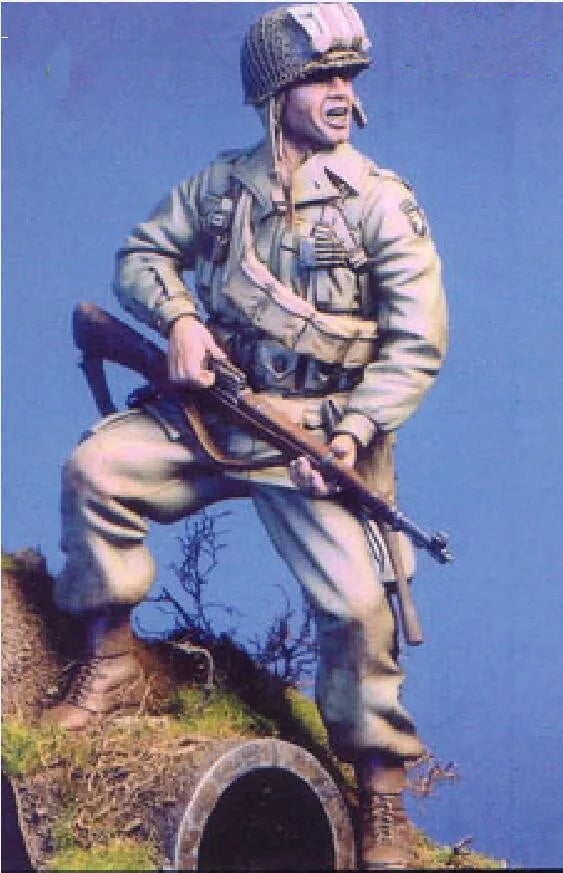 1/16 WWII British Infantryman Charging with Bayonet, Resin Model Figure Kit, Unassembled and Unpainted
