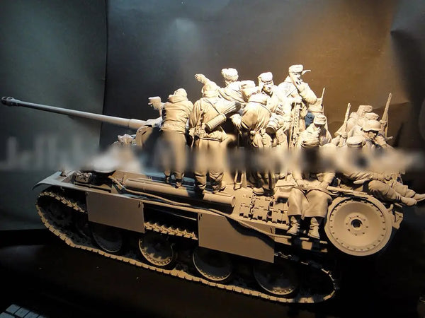 1/16 WWII Crew, 7 Figures, Resin Model Figure Kit, Unassembled and Unpainted