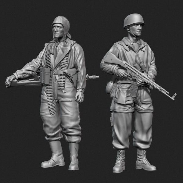 1/35 WWII German Paratroopers Ammo Bearer and Rifleman, 2 Figures, Resin Model Figure Kit, Unassembled and Unpainted