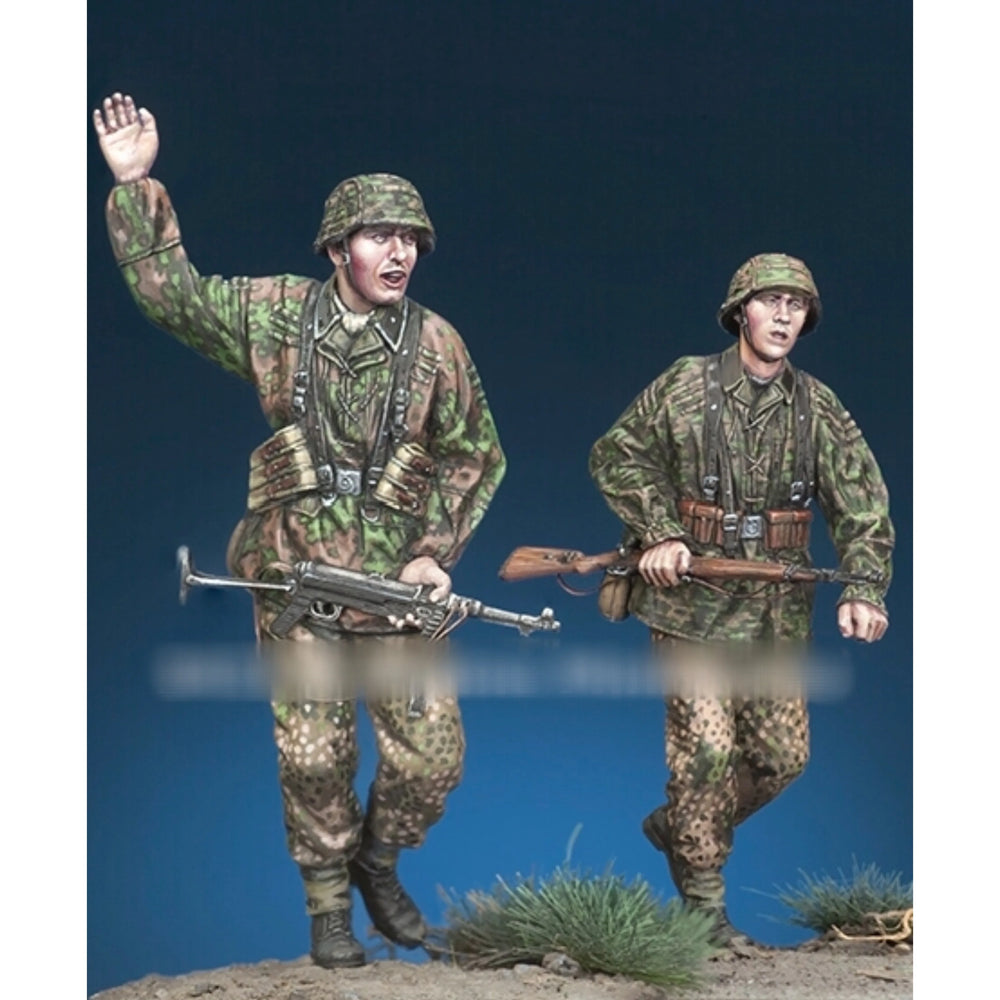 1/35 WWII German Soldiers Splitter Camouflage, 2 Figures, Resin Model Figure Kit, Unassembled and Unpainted