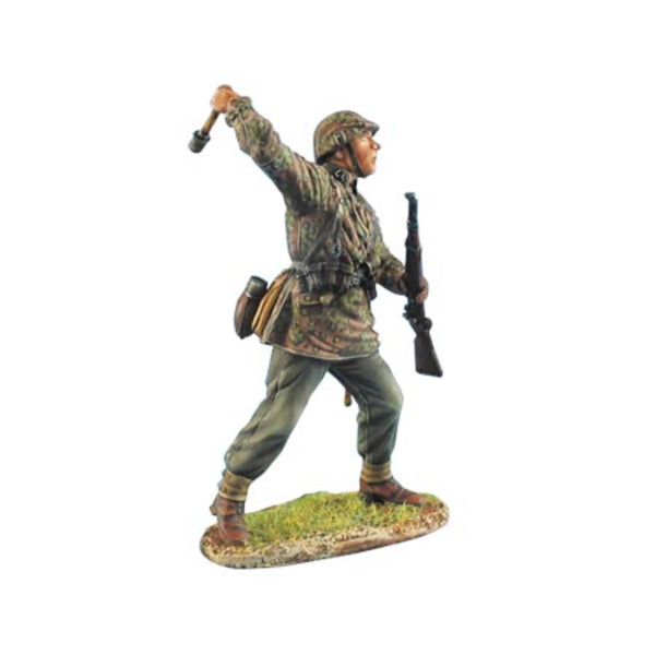 1/35 WWII German Infantry Running with Grenade, Resin Model Figure Kit, Unassembled and Unpainted