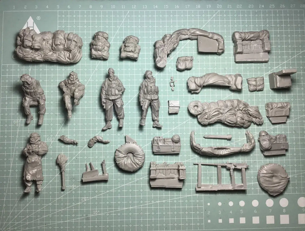 1/35 Soviet Infantry Squad with Truck Transport, 6 Figures, Resin Model Figure Kit, Military Theme, Unassembled and Unpainted