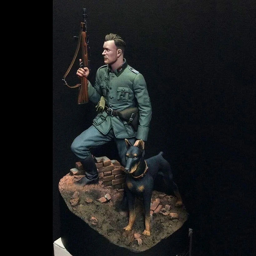 1/16 WWI German Officer with Dog, 2 Figures, Resin Model Figure Kit, Unassembled and Unpainted