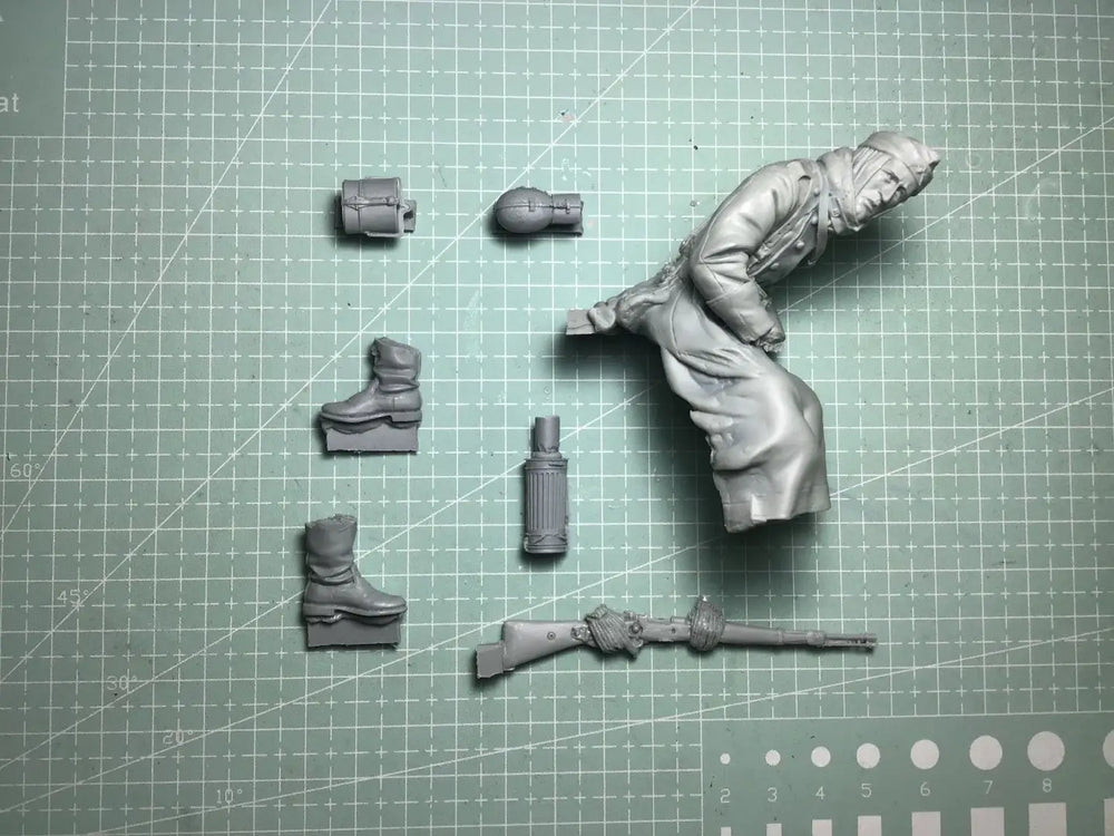 1/16 WWII German Soldiers with Transport, 7 Figures, Resin Model Figure Kit, Unassembled and Unpainted