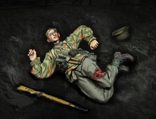 1/35 WWII German Infantryman Prone, Resin Model Figure Kit, Unassembled and Unpainted