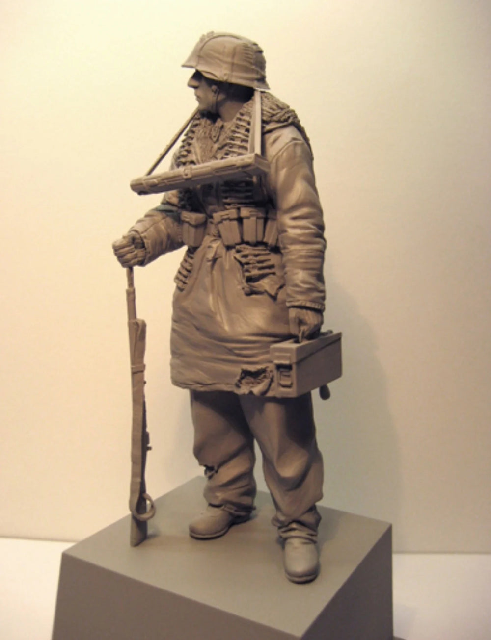 1/16 WWII British Infantryman with Pith Helmet, Resin Model Figure Kit, Unassembled and Unpainted