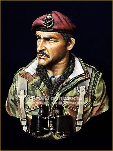 1/10 Modern British Airborne Officer with Binoculars, Resin Model Bust Kit, Unassembled and Unpainted